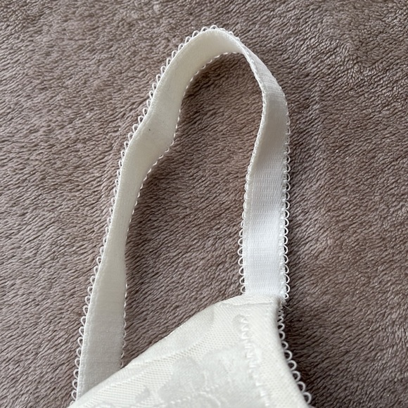 Wacoal Awareness Contour Wireless Bra 856167, Size 38B - Picture 6 of 16